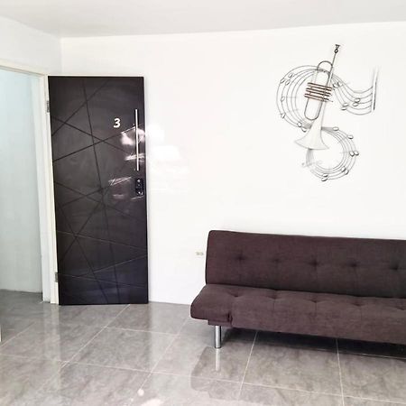 Amharic Hotel Кингстън Екстериор снимка