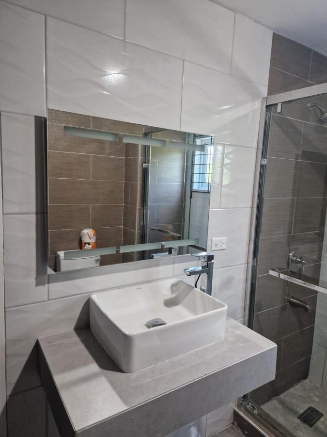 Amharic Hotel Кингстън Екстериор снимка