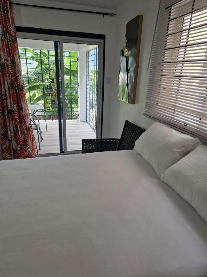 Amharic Hotel Кингстън Екстериор снимка